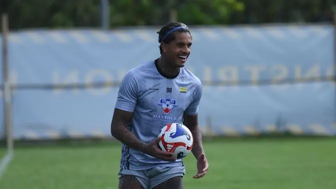 Ramon Tanque Ikut Latihan Perdana Bersama Skuad Persib Bandung