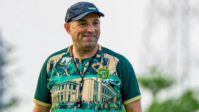 Taktik Tavares Efektif, Persebaya Petik Kemenangan Dramatis Atas Persib