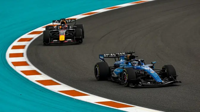 Albon Tahan Serangan Verstappen demi Kemenangan GP Miami 2026