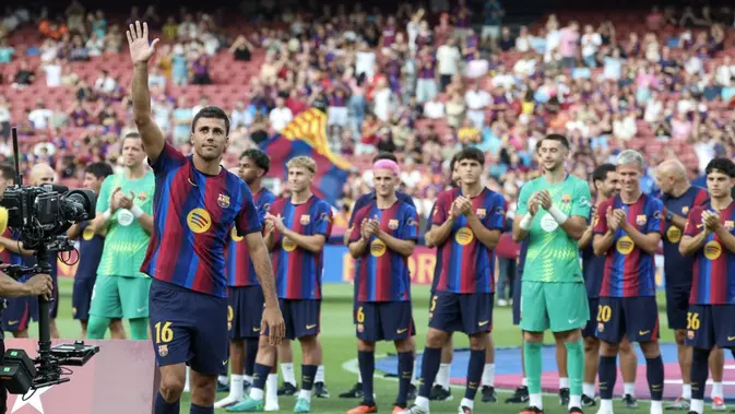 Rodri Resmi Diperkenalkan Barcelona di Camp Nou