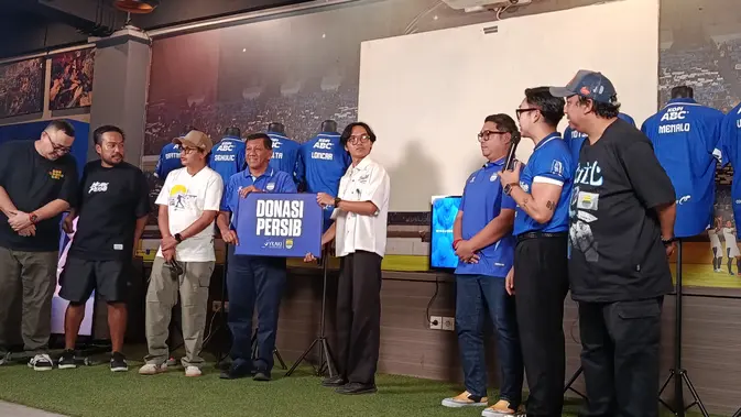 Persib Perkenalkan Bek Kroasia Danijel Loncar Lewat Aksi Sosial