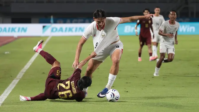 Mitchell Baker, Mimpi Buruk yang Menghantui Bek Kamboja