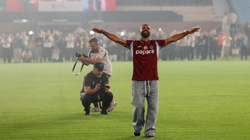 Papara Park Bergemuruh Sambut Kedatangan Mohamed Salah di Trabzon
