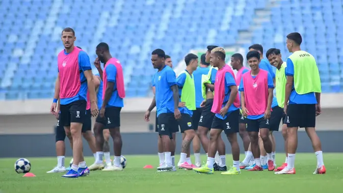 Persib Bandung Gencarkan Latihan Jelang Laga Kunci Liga 1
