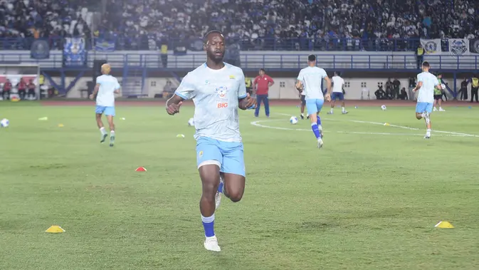 Tembok Mutombo Redam Arema, Persib Amankan Tiga Poin Perdana