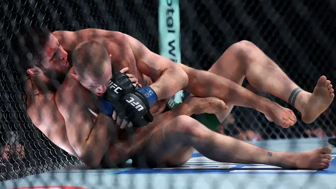 Makhachev Pertahankan Gelar UFC via Keputusan Bulat atas Garry di UFC 330
