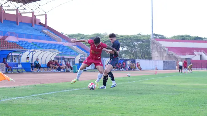 Duel Sengit Java United vs Madura United di Stadion Sultan Agung