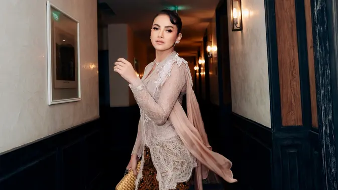 Olla Ramlan dan Jejak Cinta yang Tetap Terawat dalam Balutan Kondangan