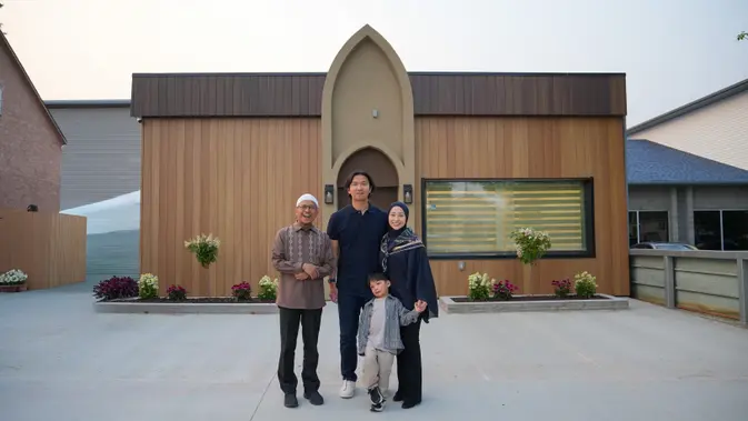 Nikita Willy Momen Haru di Balik Peresmian Masjid Pertama Indonesia di Kanada Barat