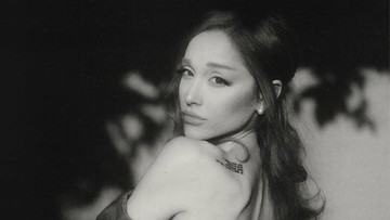 Air Mata di Balik Tujuh Kali Puncak Billboard Ariana Grande
