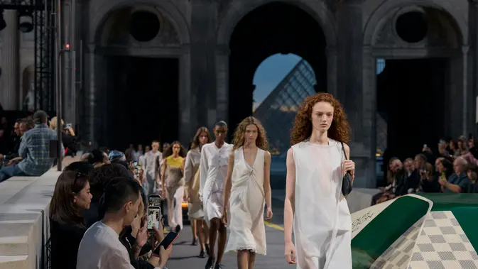 Ketika Ringan Menjadi Kemewahan: Kisah di Balik Koleksi Louis Vuitton Musim Panas 2027