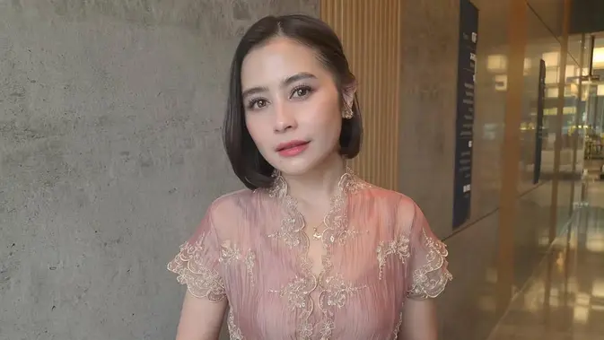 Jejak Langkah Prilly Latuconsina di Balik Layar Industri Hiburan