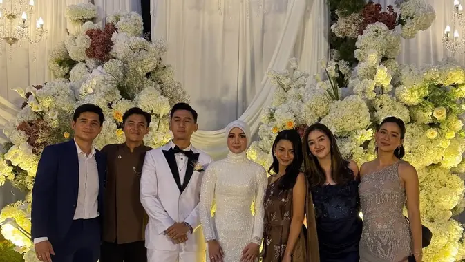 Dea Annisa dan Mazaki Ahmad Memukau dalam Balutan Busana Pengantin