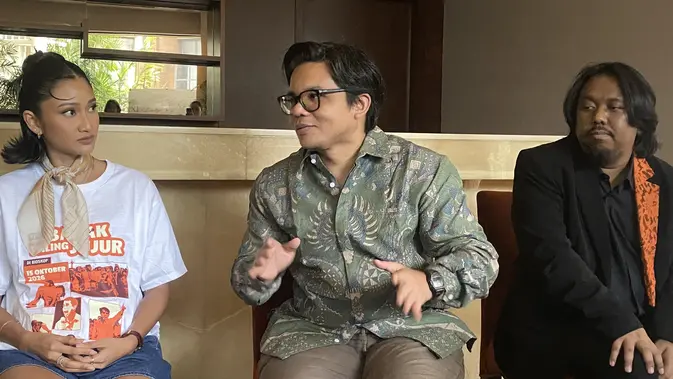 Fajar Nugros dan Kisah Bapak Paling Jujur di Balik Layar