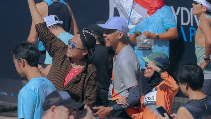 Ganjar Pranowo dan Istri Raih Finis Sydney Marathon 2026