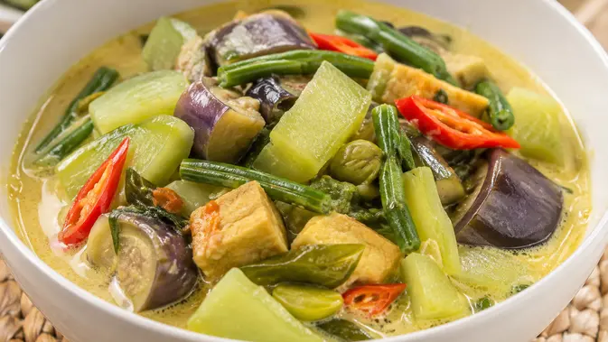 Semangkuk Lodeh Labu Siam: Kisah Perjuangan dari Dapur 3x4 Meter