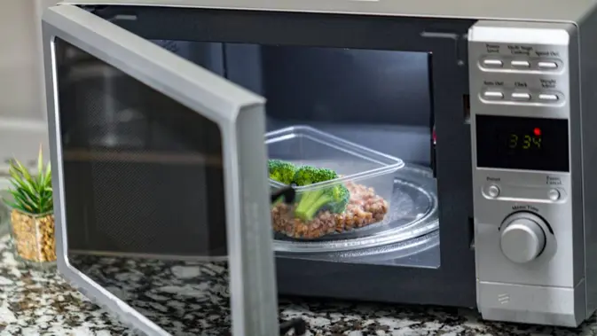 Mencari Microwave Low Watt untuk Apartemen: Pilihan yang Patut Diintip