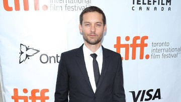 Tobey Maguire Dampingi Mantan Istri di Hari Bahagianya