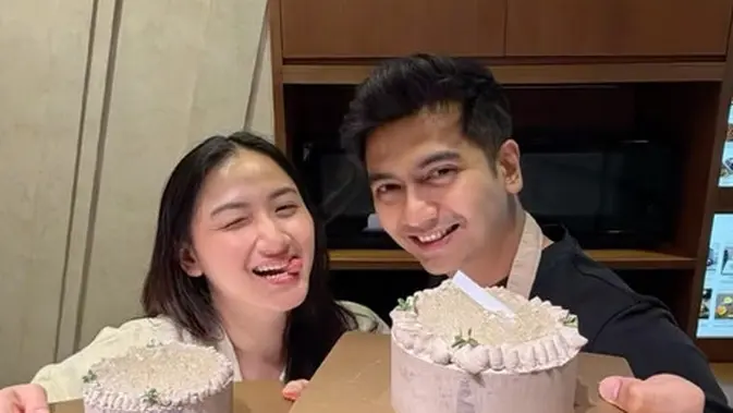 Teuku Ryan dan Bella: Kisah Kasih di Balik Sorotan Layar