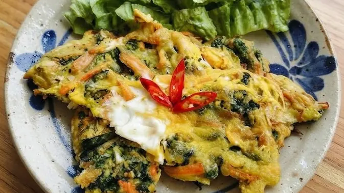 Bakwan Selada Telur, Camilan Renyah Gurih yang Menghangatkan Rumah