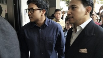 Menjaga Senyum Masa Kecil dari Sorotan Kamera yang Berlebihan