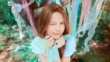 Momen Menyentuh Carmen Hearts2Hearts Bertemu Dubes RI di Seoul