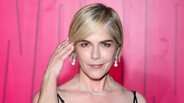 Selma Blair dan Malam Kelam di Bandara: Ketika Alkohol Mengubah Segalanya