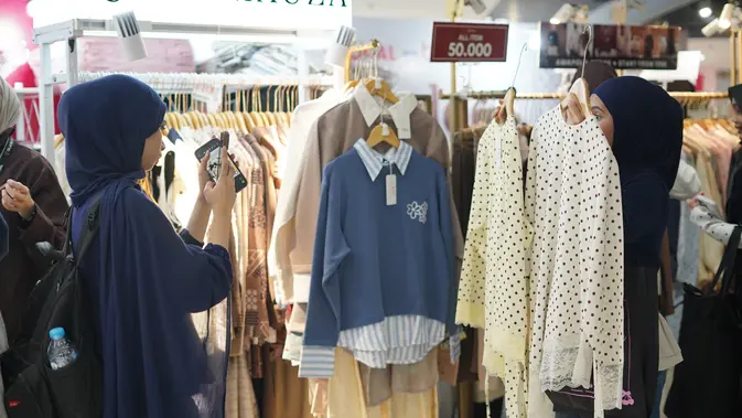Polkadot dan Apron Lace, Tren Modest Wear yang Menghangatkan Perempuan Indonesia