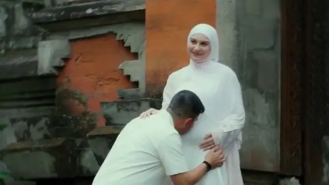 Irish Bella dan Haldy Sabri: Ciuman Mesra di Balik Kehamilan yang Dinanti