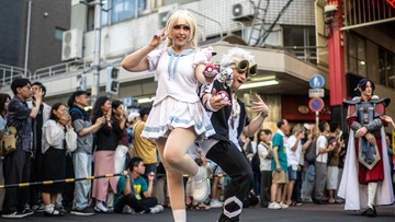 Kostum Tebal, Hati Berkobar: Kisah Cosplayer di Tengah Sengatan Nagoya