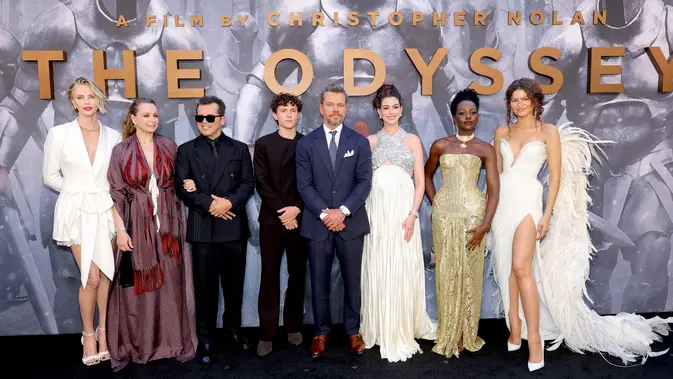 Malam Penuh Bintang di Premiere "The Odyssey" yang Mengharukan