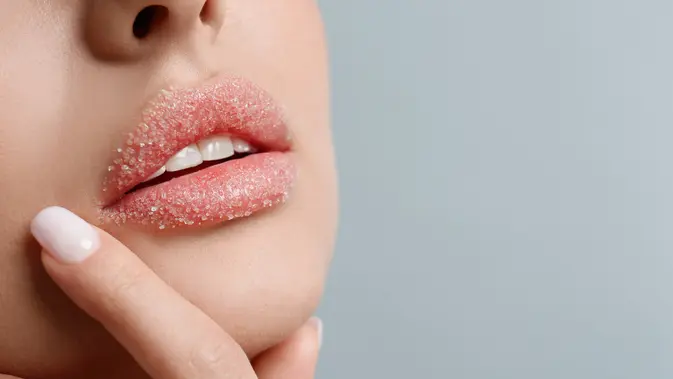 Bibir Hitam Kembali Pink Merona, Ini Rahasia Eksfoliasi Alami