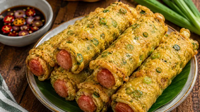Mendoan Sosis Gulung: Mimpi Sederhana yang Menggoreng Harapan di Pojok Kota