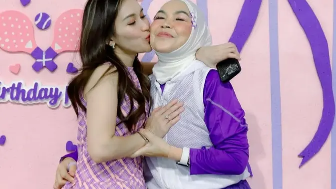 Ayu Ting Ting dan Umi Kalsum, Ibu dan Anak yang Saling Menopang