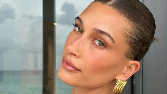 Di Balik Riasan Natural Kendall Jenner, Ada Tangan Hangat Mary Phillips