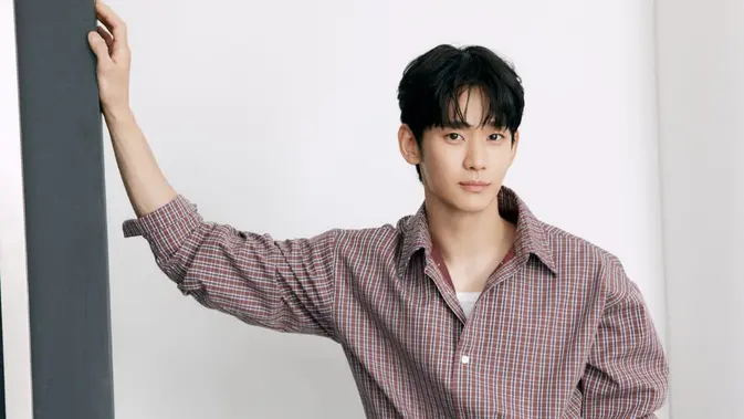 Kembalinya Kim Soo Hyun: Senyum yang Lama Hilang