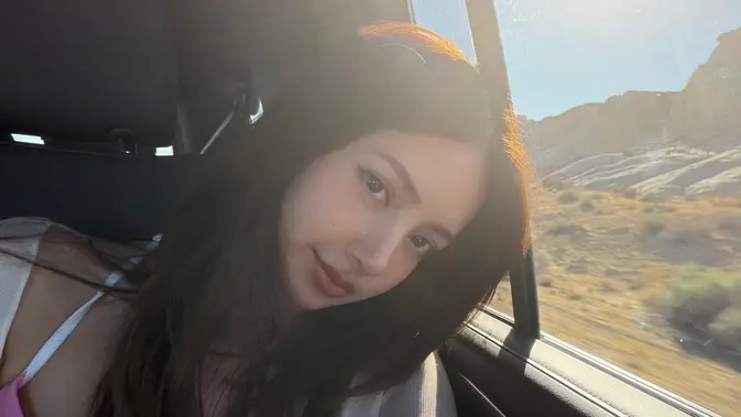 Lisa BLACKPINK: Kedamaian di Balik Batu Pasir Antelope Canyon