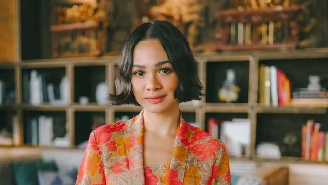Andien dan Cinta yang Tumbuh dari Lembar demi Lembar Wastra