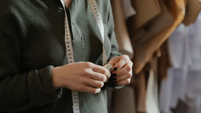 Momen Mengharukan di Balik Layar: Kisah Perempuan yang Bangkit dari Kegagalan Ukuran Baju