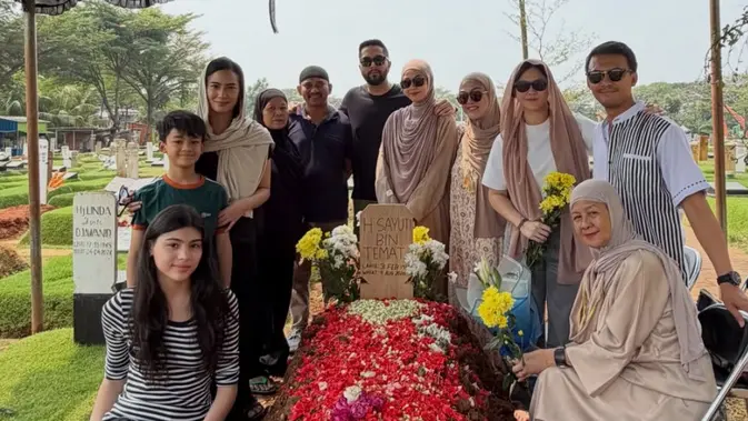 Revalina S Temat di Pemakaman Ayah: Air Mata dan Doa Terakhir
