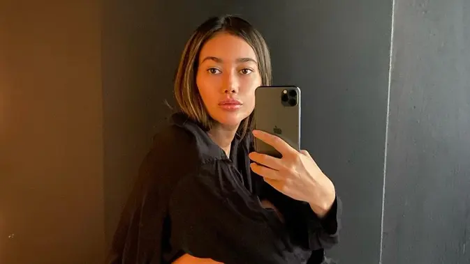 Mirror Selfie Ratu Felisha, Tampil Stylish di Tengah Kesibukan Syuting