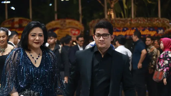 Iko Uwais dan Audy Item: Cinta Dua Belas Tahun dalam Genggaman