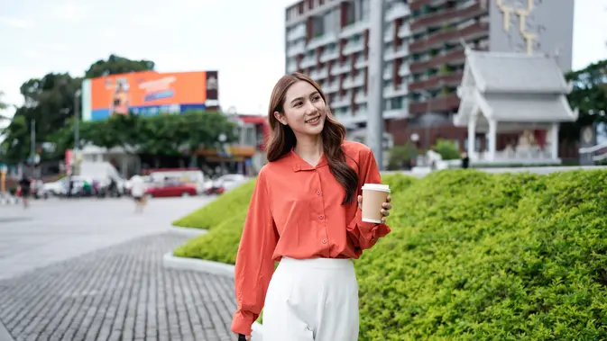 Momen Kemerdekaan yang Harum: Kisah di Balik Senyum dan Lip Tint