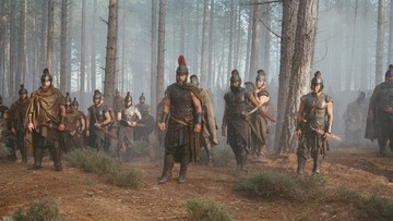 Di Balik Larangan Ponsel di Set The Odyssey: Sebuah Ritual Fokus
