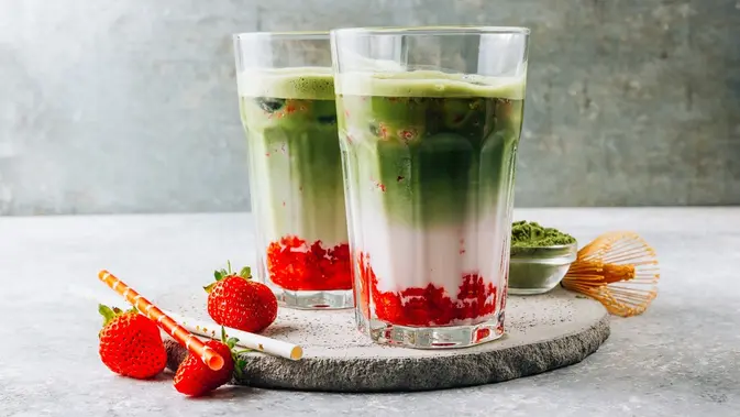 Kisah di Balik Secangkir Strawberry Matcha Latte yang Menghangatkan Hati