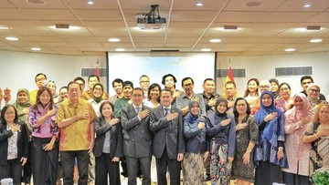Momen Mengharukan Menteri Temui Diaspora di Spanyol