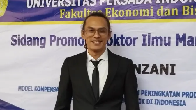 Dari Panggung ke Ruang Sidang: Angga The Potters Kini Bergelar Doktor