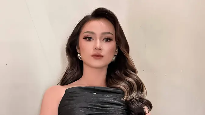 Senyum di Balik Nama Dara The Virgin
