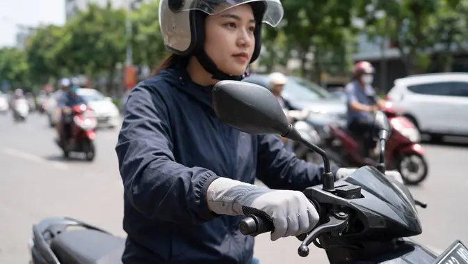 Sarung Tangan Motor Wanita, Pelindung Kecil di Balik Perjalanan Panas