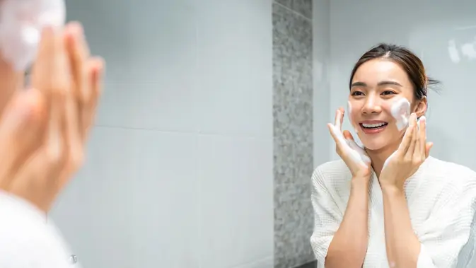 Merdeka dari Kulit Kusam: Perjalanan Seorang Perempuan Menemukan Cahaya Dirinya